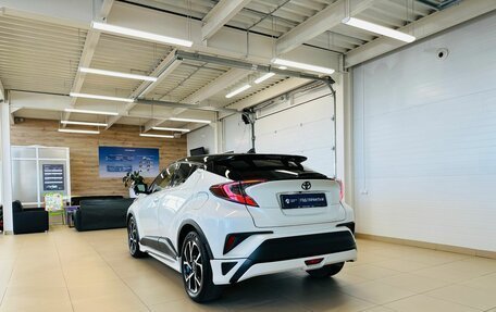 Toyota C-HR I рестайлинг, 2019 год, 2 349 900 рублей, 4 фотография