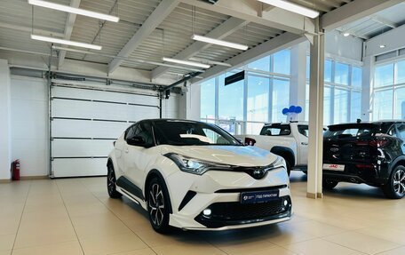 Toyota C-HR I рестайлинг, 2019 год, 2 349 900 рублей, 8 фотография