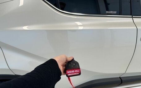 Toyota C-HR I рестайлинг, 2019 год, 2 349 900 рублей, 26 фотография