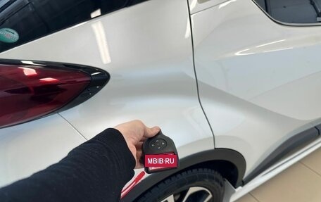 Toyota C-HR I рестайлинг, 2019 год, 2 349 900 рублей, 25 фотография