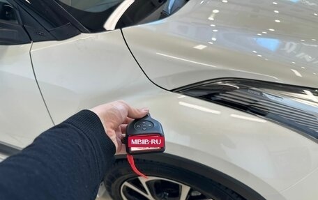 Toyota C-HR I рестайлинг, 2019 год, 2 349 900 рублей, 28 фотография