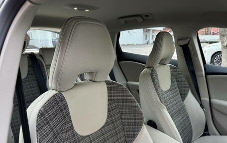 Volvo V40 II рестайлинг, 2017 год, 1 822 000 рублей, 19 фотография