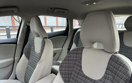 Volvo V40 II рестайлинг, 2017 год, 1 822 000 рублей, 14 фотография