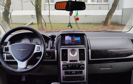 Chrysler Voyager IV, 2010 год, 1 200 000 рублей, 11 фотография