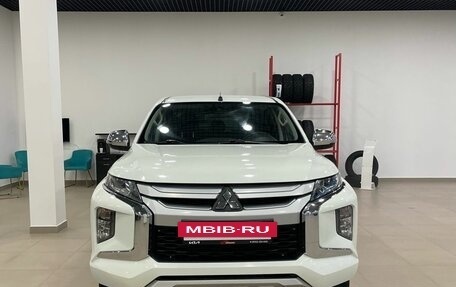 Mitsubishi L200 IV рестайлинг, 2020 год, 1 999 000 рублей, 2 фотография