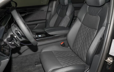 Audi A8, 2024 год, 10 900 000 рублей, 15 фотография