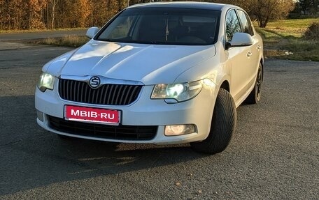 Skoda Superb III рестайлинг, 2012 год, 820 000 рублей, 1 фотография