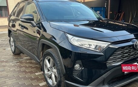 Toyota RAV4, 2021 год, 3 150 000 рублей, 2 фотография