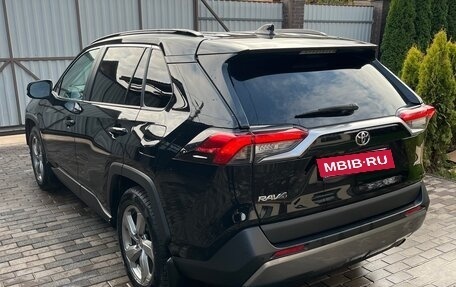 Toyota RAV4, 2021 год, 3 150 000 рублей, 4 фотография