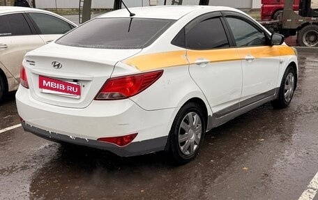Hyundai Solaris II рестайлинг, 2016 год, 633 000 рублей, 3 фотография