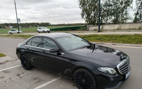 Mercedes-Benz E-Класс, 2020 год, 3 200 000 рублей, 2 фотография