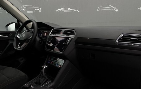 Volkswagen Tiguan II, 2022 год, 4 237 800 рублей, 7 фотография