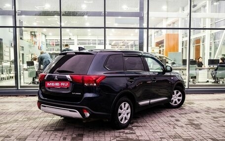 Mitsubishi Outlander III рестайлинг 3, 2019 год, 2 000 000 рублей, 2 фотография
