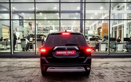 Mitsubishi Outlander III рестайлинг 3, 2019 год, 2 000 000 рублей, 4 фотография