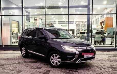 Mitsubishi Outlander III рестайлинг 3, 2019 год, 2 000 000 рублей, 5 фотография