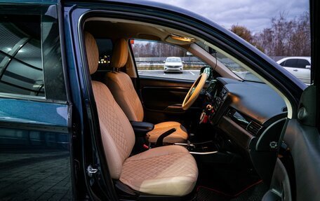 Mitsubishi Outlander III рестайлинг 3, 2019 год, 2 000 000 рублей, 11 фотография