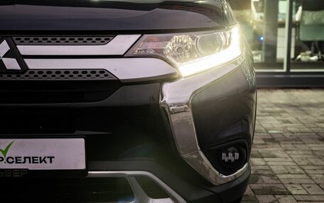 Mitsubishi Outlander III рестайлинг 3, 2019 год, 2 000 000 рублей, 10 фотография