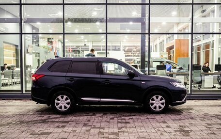 Mitsubishi Outlander III рестайлинг 3, 2019 год, 2 000 000 рублей, 8 фотография