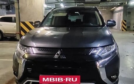 Mitsubishi Outlander III рестайлинг 3, 2021 год, 3 150 000 рублей, 3 фотография