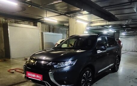 Mitsubishi Outlander III рестайлинг 3, 2021 год, 3 150 000 рублей, 2 фотография