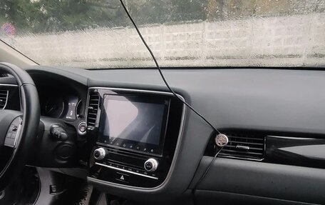 Mitsubishi Outlander III рестайлинг 3, 2021 год, 3 150 000 рублей, 5 фотография