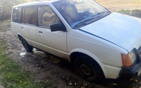 Mitsubishi Space Wagon III, 1988 год, 96 000 рублей, 3 фотография