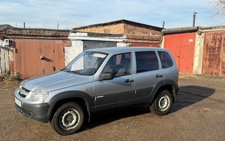 Chevrolet Niva I рестайлинг, 2015 год, 565 000 рублей, 3 фотография