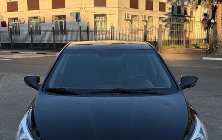 Hyundai Solaris II рестайлинг, 2013 год, 800 000 рублей, 2 фотография