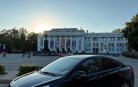 Hyundai Solaris II рестайлинг, 2013 год, 800 000 рублей, 4 фотография
