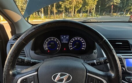 Hyundai Solaris II рестайлинг, 2013 год, 800 000 рублей, 10 фотография