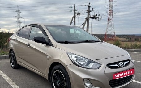 Hyundai Solaris II рестайлинг, 2012 год, 860 000 рублей, 2 фотография