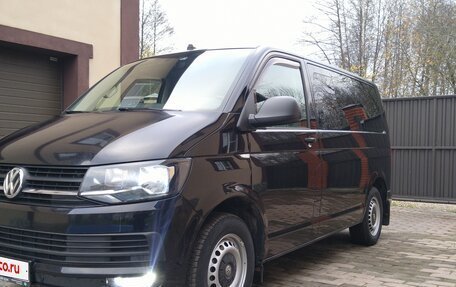 Volkswagen Multivan T6 рестайлинг, 2017 год, 5 400 000 рублей, 2 фотография