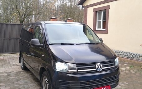 Volkswagen Multivan T6 рестайлинг, 2017 год, 5 400 000 рублей, 1 фотография