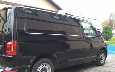 Volkswagen Multivan T6 рестайлинг, 2017 год, 5 400 000 рублей, 5 фотография