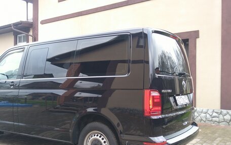 Volkswagen Multivan T6 рестайлинг, 2017 год, 5 400 000 рублей, 4 фотография