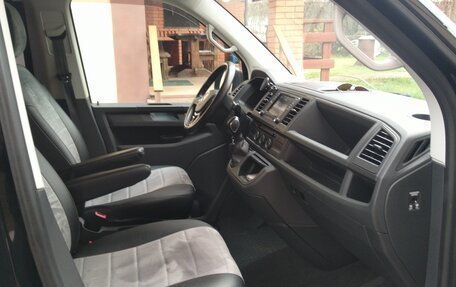 Volkswagen Multivan T6 рестайлинг, 2017 год, 5 400 000 рублей, 9 фотография