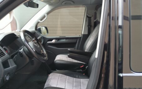 Volkswagen Multivan T6 рестайлинг, 2017 год, 5 400 000 рублей, 10 фотография