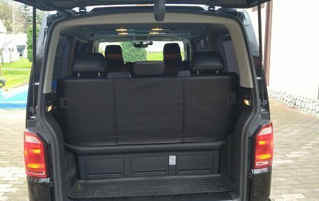 Volkswagen Multivan T6 рестайлинг, 2017 год, 5 400 000 рублей, 13 фотография