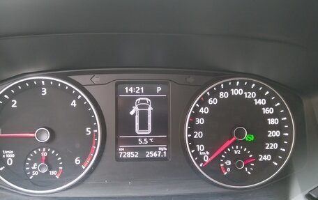 Volkswagen Multivan T6 рестайлинг, 2017 год, 5 400 000 рублей, 11 фотография