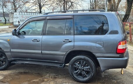 Toyota Land Cruiser 100 рестайлинг 2, 2006 год, 1 950 000 рублей, 3 фотография