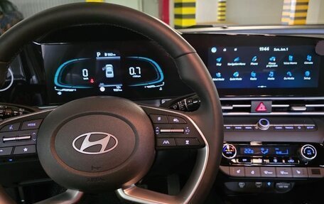 Hyundai Elantra, 2023 год, 2 150 000 рублей, 6 фотография