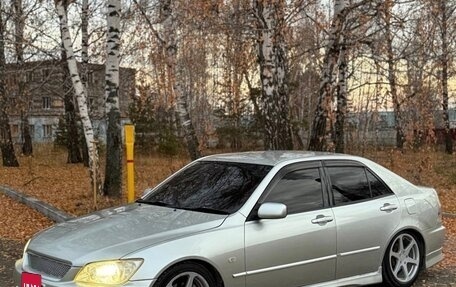 Toyota Altezza, 2001 год, 650 000 рублей, 10 фотография