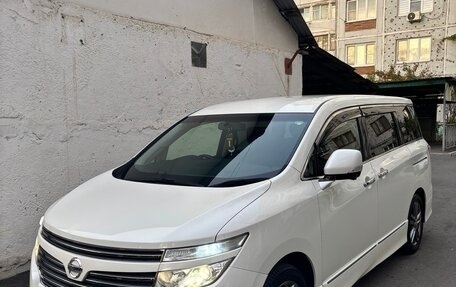 Nissan Elgrand III, 2013 год, 750 000 рублей, 1 фотография