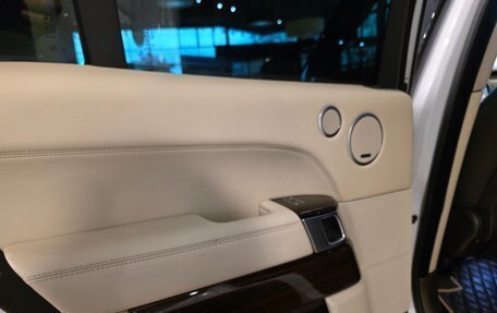 Land Rover Range Rover IV рестайлинг, 2015 год, 3 800 000 рублей, 25 фотография