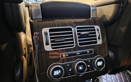 Land Rover Range Rover IV рестайлинг, 2015 год, 3 800 000 рублей, 26 фотография