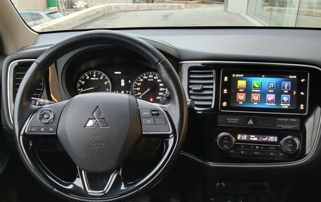 Mitsubishi Outlander III рестайлинг 3, 2018 год, 2 174 000 рублей, 11 фотография