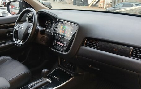 Mitsubishi Outlander III рестайлинг 3, 2018 год, 2 174 000 рублей, 13 фотография