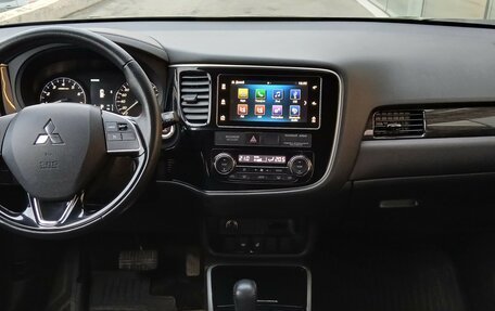 Mitsubishi Outlander III рестайлинг 3, 2018 год, 2 174 000 рублей, 10 фотография