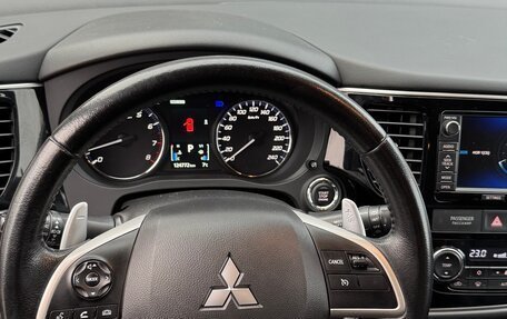 Mitsubishi Outlander III рестайлинг 3, 2014 год, 1 700 000 рублей, 15 фотография