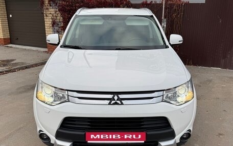 Mitsubishi Outlander III рестайлинг 3, 2014 год, 1 700 000 рублей, 5 фотография
